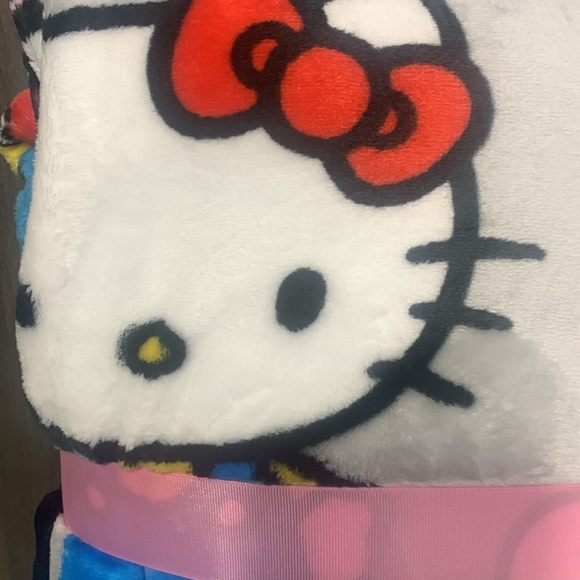 New Hello Kitty & Friends 60" x 90" Twin Gray Super Soft Plush Blanket With Bow - Picture 4 of 8